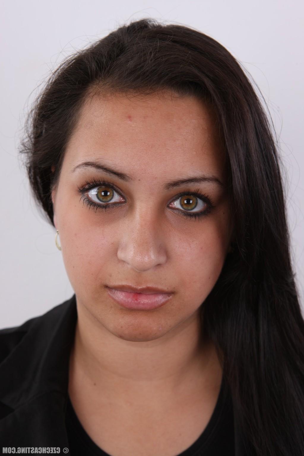 17P Chubby brunette in casting sesion