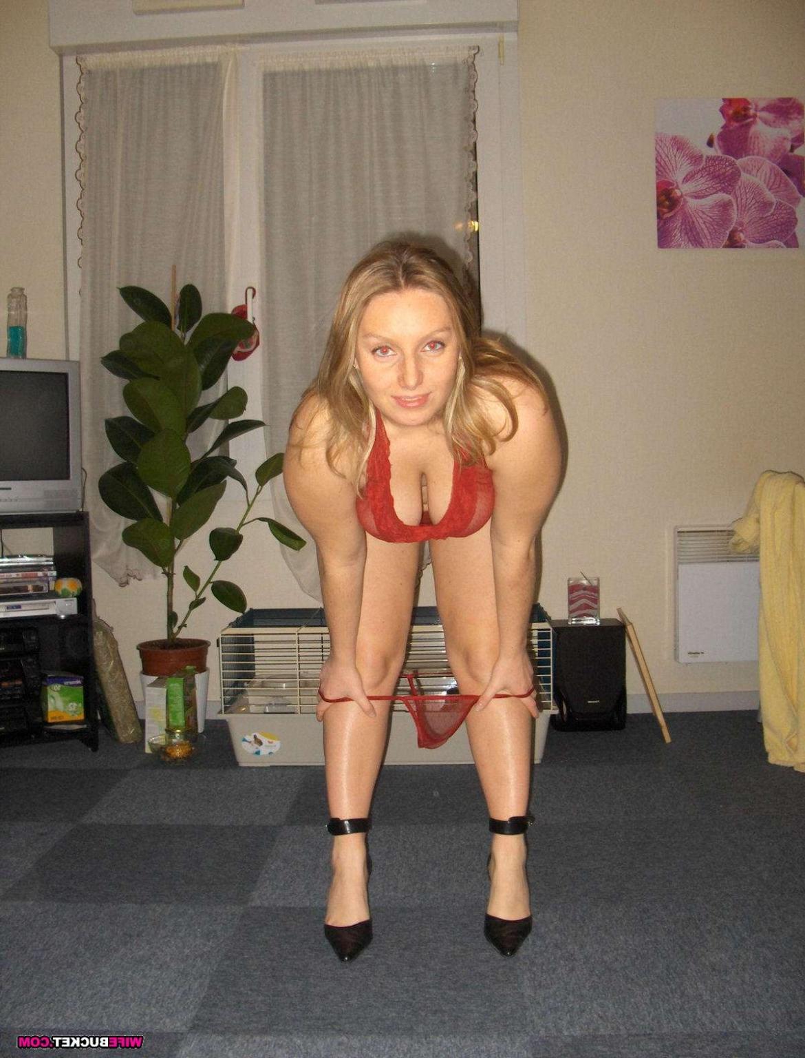 15P Real MILFs and amateur wives