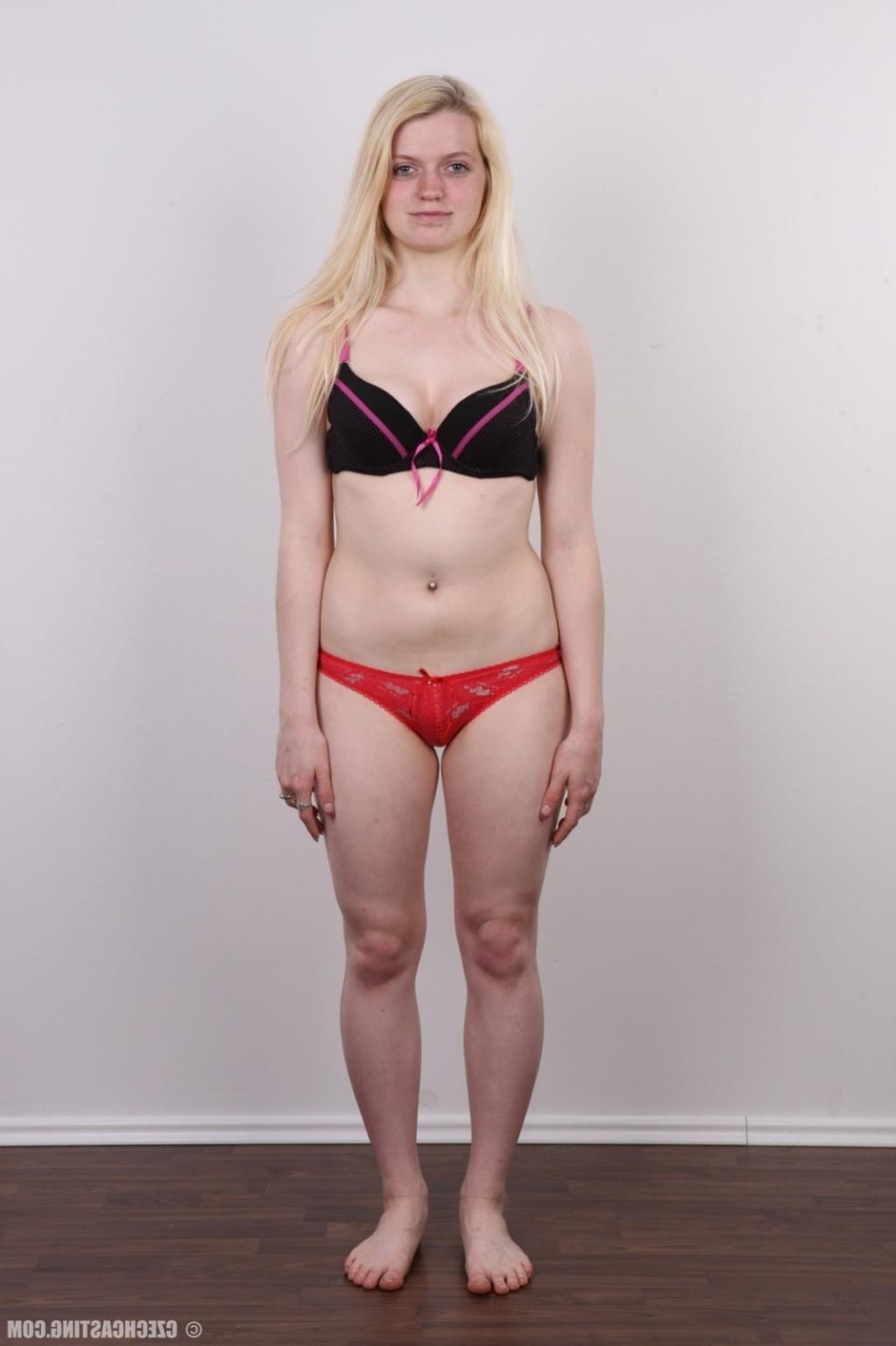 17P Natural amateur blonde in casting photos