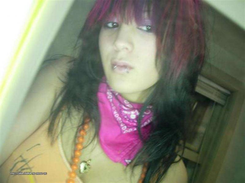 12P Wild amateur hardcore pierced emo GF camwhoring