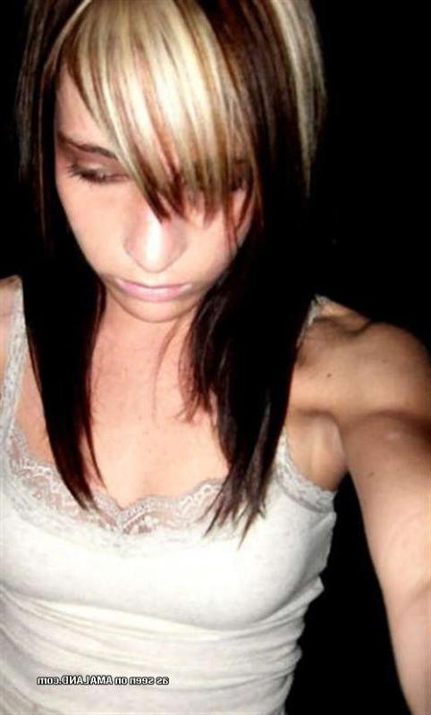 12P Sultry amateur emo chick showing off her nice tits