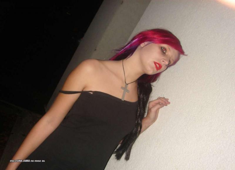 12P Sexy wild emo hottie gets naked in a tub