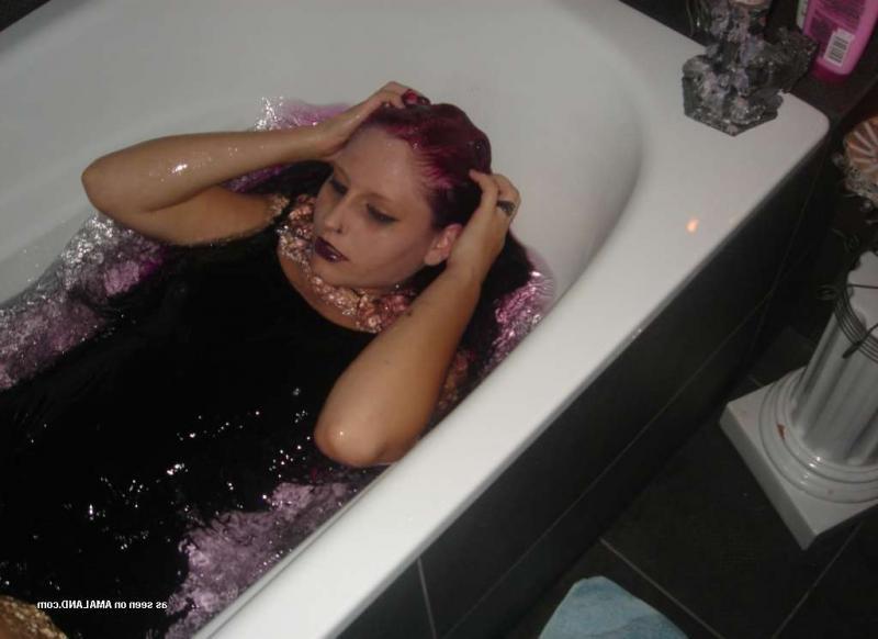 12P Sexy wild emo hottie gets naked in a tub