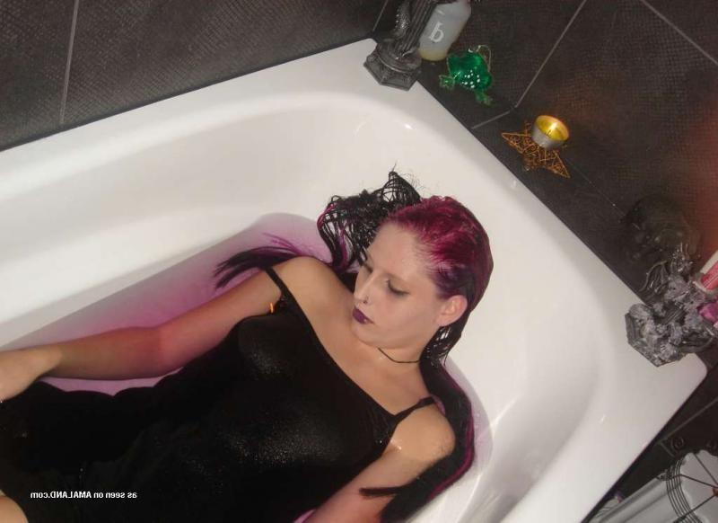 12P Sexy wild emo hottie gets naked in a tub