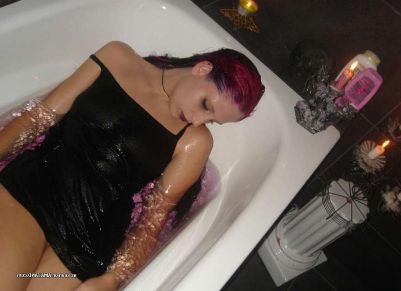 12P Sexy wild emo hottie gets naked in a tub