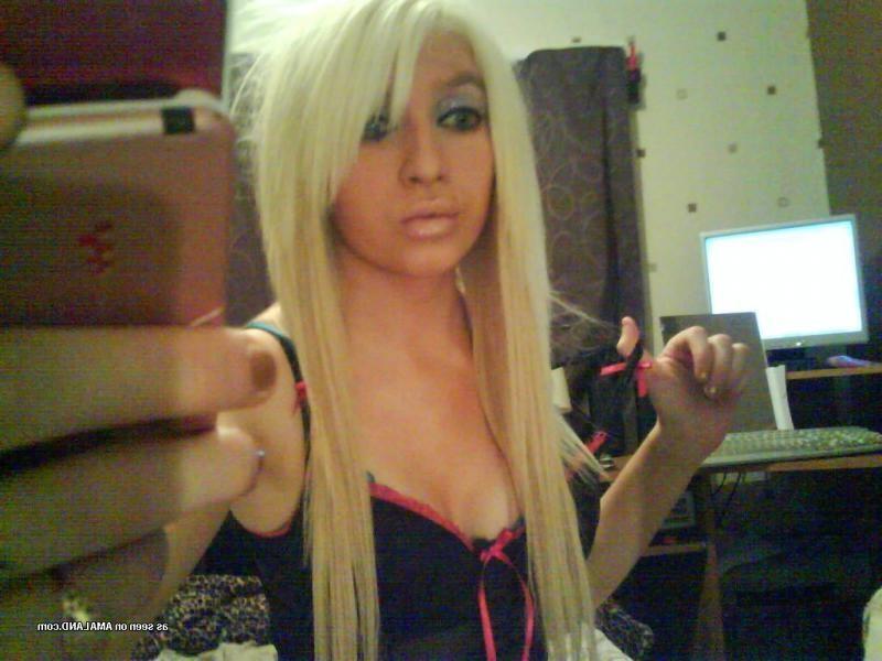 12P Steamy hot sexy emo blonde cutie camwhoring