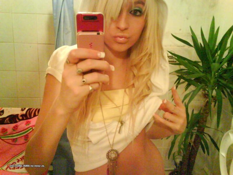 12P Steamy hot sexy emo blonde cutie camwhoring