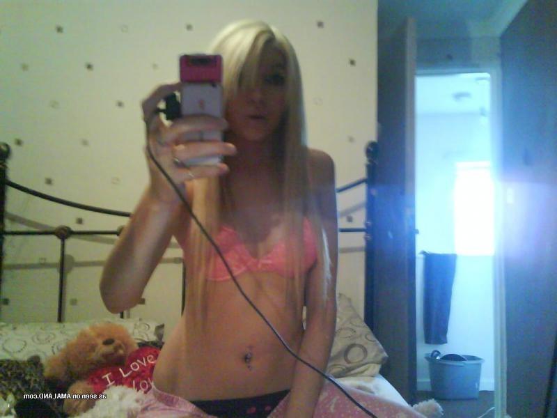 12P Steamy hot sexy emo blonde cutie camwhoring