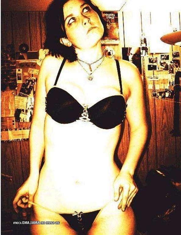 12P Steamy hot photos of an amateur curvy emo babe