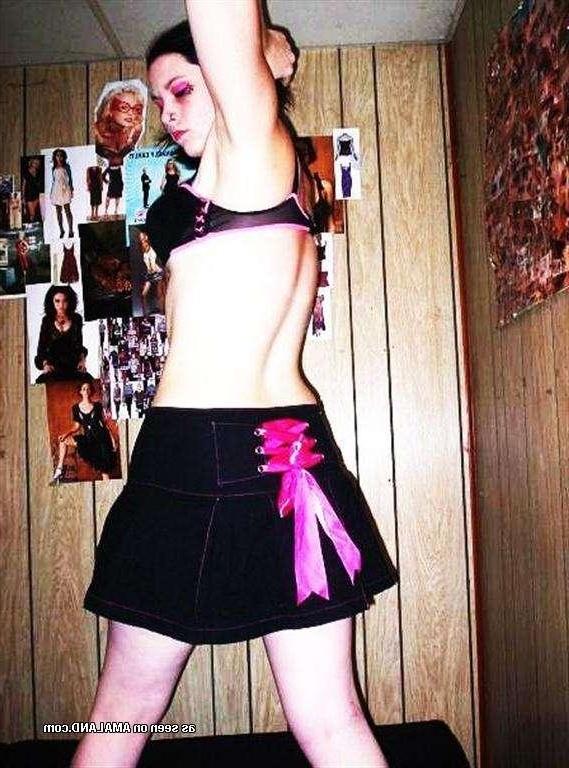 12P Steamy hot photos of an amateur curvy emo babe
