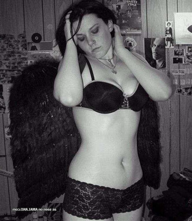 12P Steamy hot photos of an amateur curvy emo babe
