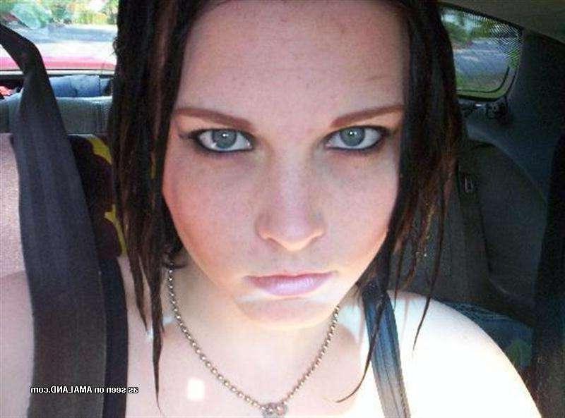 12P Steamy hot photos of an amateur curvy emo babe