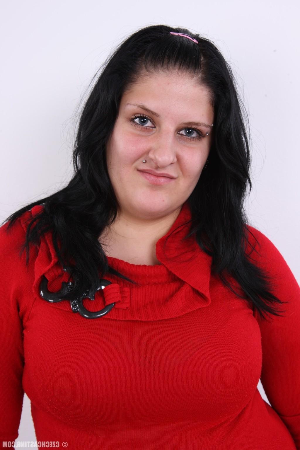 17P Fat brunette poses naked