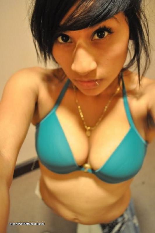 12P Sexy kinky amateur pierced scene hottie posing