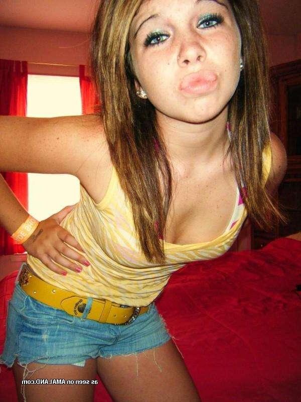 12P Sizzling picture gallery of sexy stunning emo girlfriends