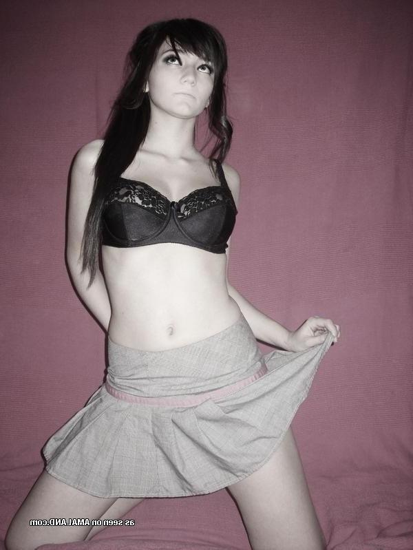 12P Picture set of a smoking hot amateur sexy emo teen