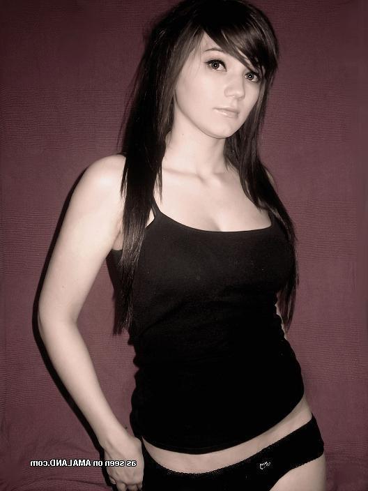 12P Picture set of a smoking hot amateur sexy emo teen