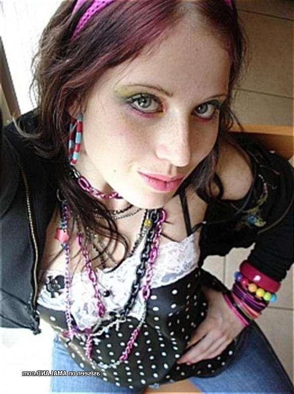 12P Picture gallery of fine steamy hot sexy emo GFs