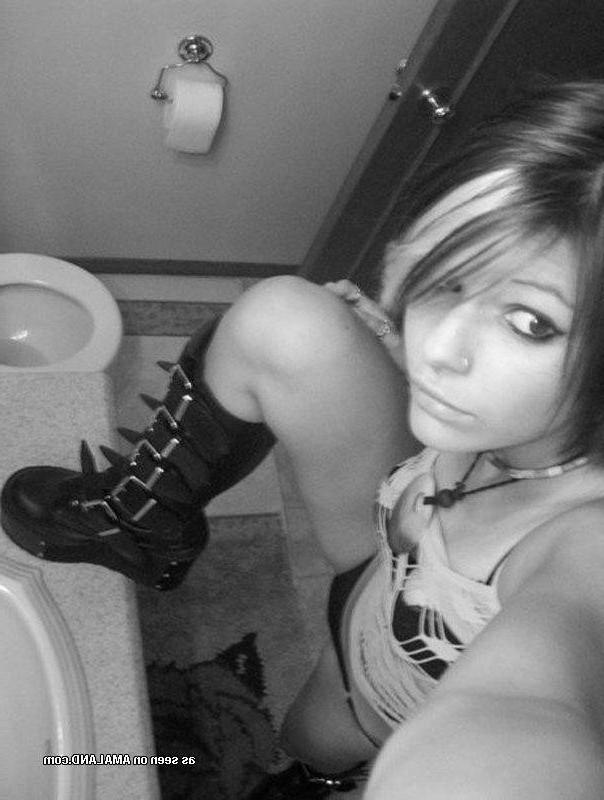 12P Picture gallery of fine steamy hot sexy emo GFs