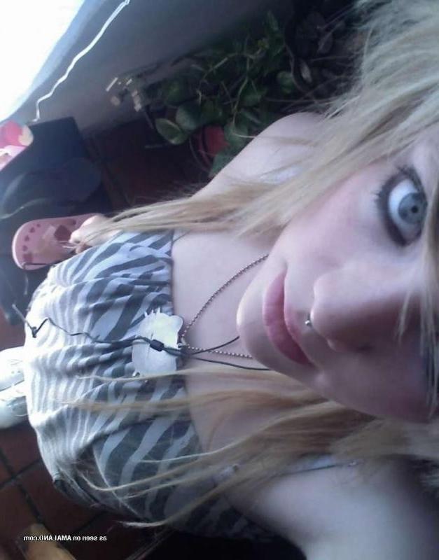 12P Nice picture collection of fine hot emo honeys
