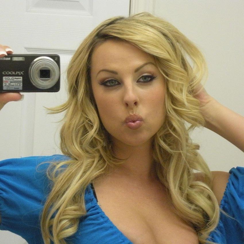 15P Blonde teen girlfriend posing in the mirror