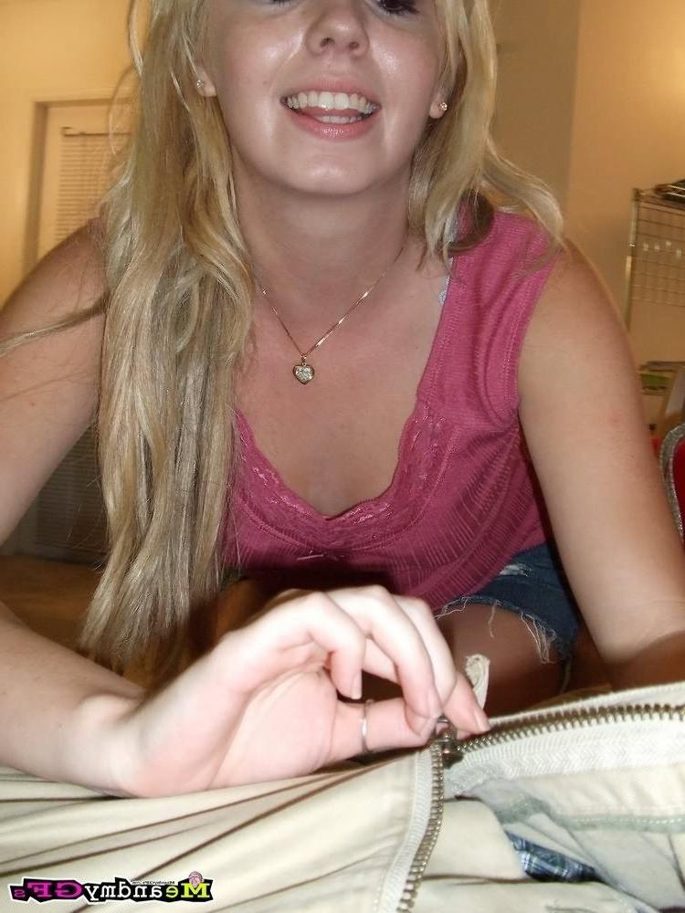 15P Blonde girlfriend filmed sucking cock on camera