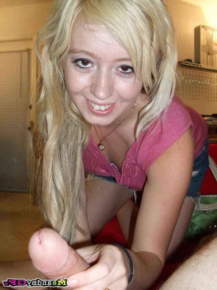 15P Blonde girlfriend filmed sucking cock on camera