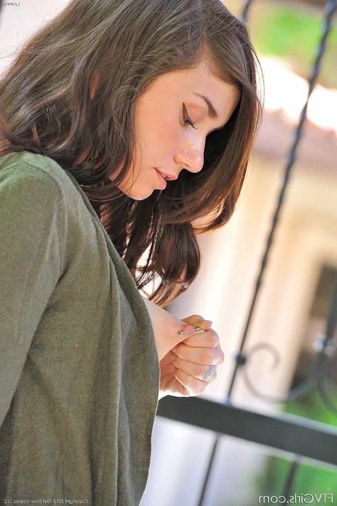 15P Ultra cute girl flashes pierced nips outside the mall