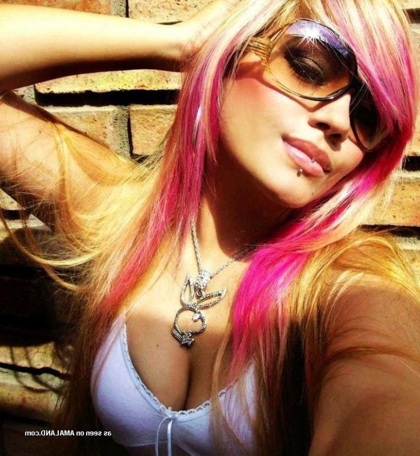 11P Pictures of a lovely sexy amateur pierced babe camwhoring