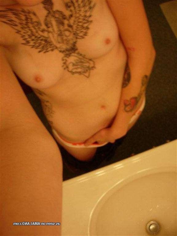 12P Steamy hot inked and pierced kinky amateur punk chick