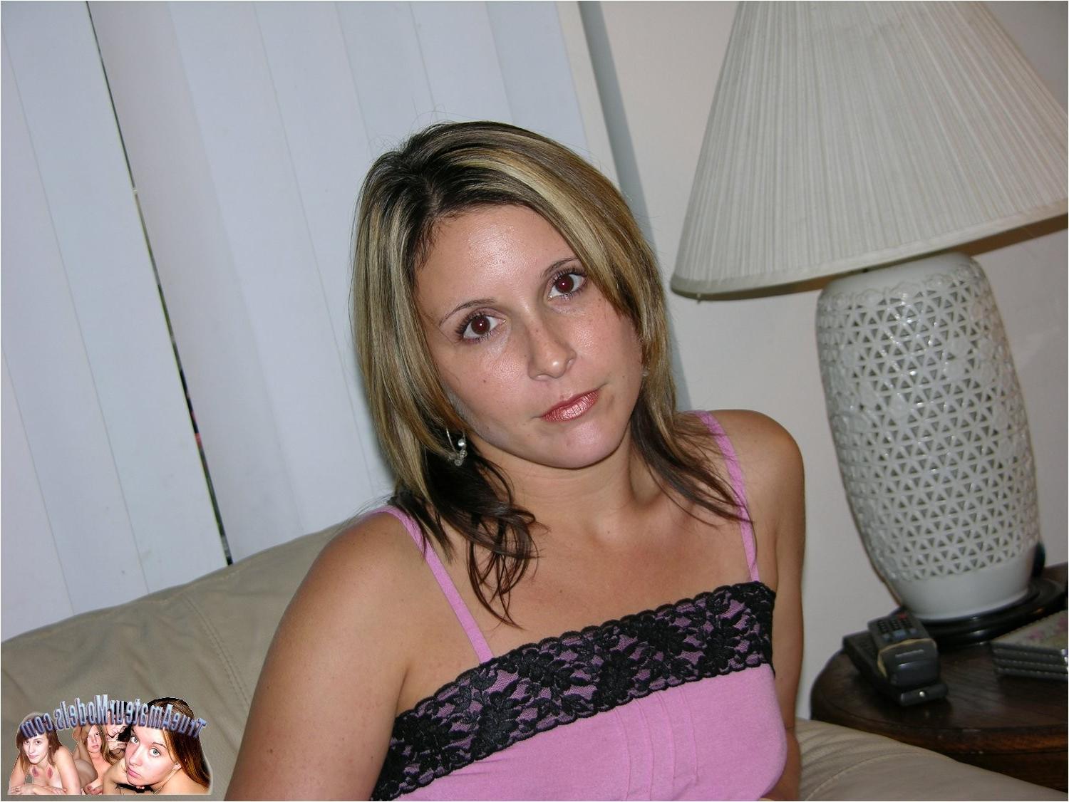 10P Amateur Soccer Mom Spreads And Models Nude