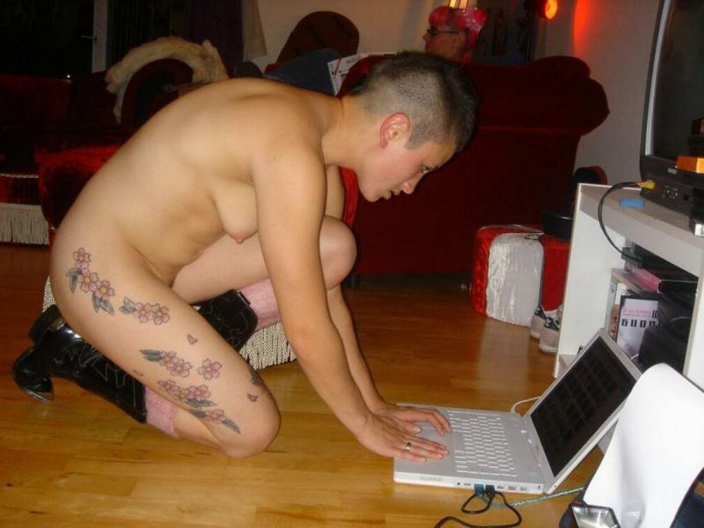 15P Emo teen girlfriends posing and selfshot pic