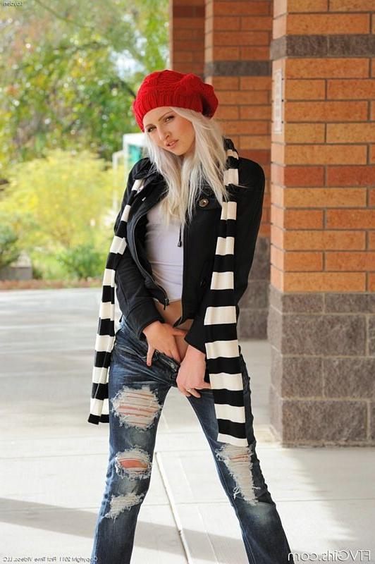 15P Blonde German girl flashes her teen tits outside mall
