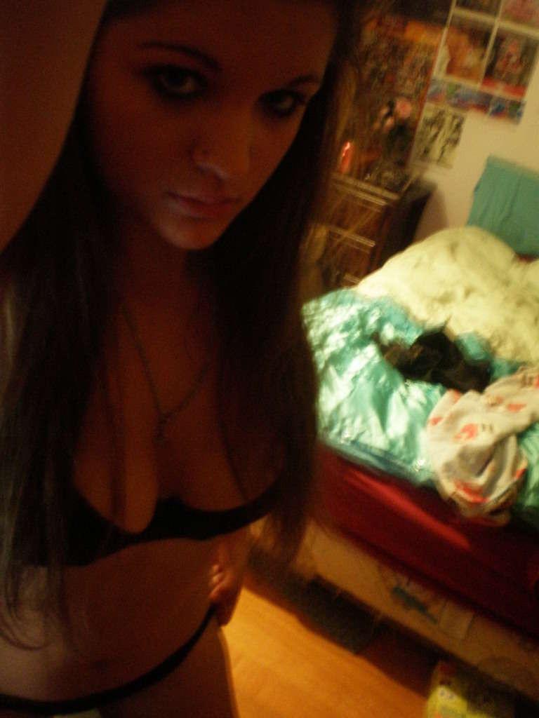 10P Lingerie pictures of emo babes