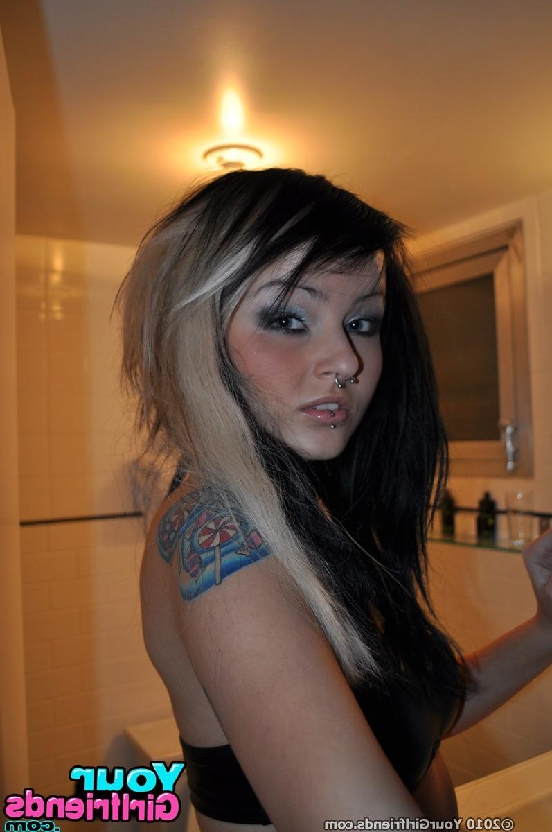 11P Emo teen snaps some mirror pics of her hot as fuck body for her BF