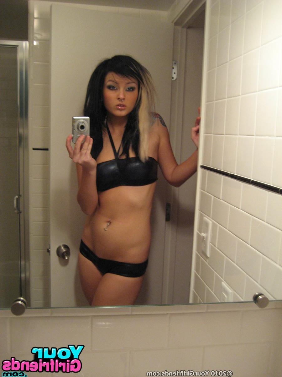 11P Emo teen snaps some mirror pics of her hot as fuck body for her BF