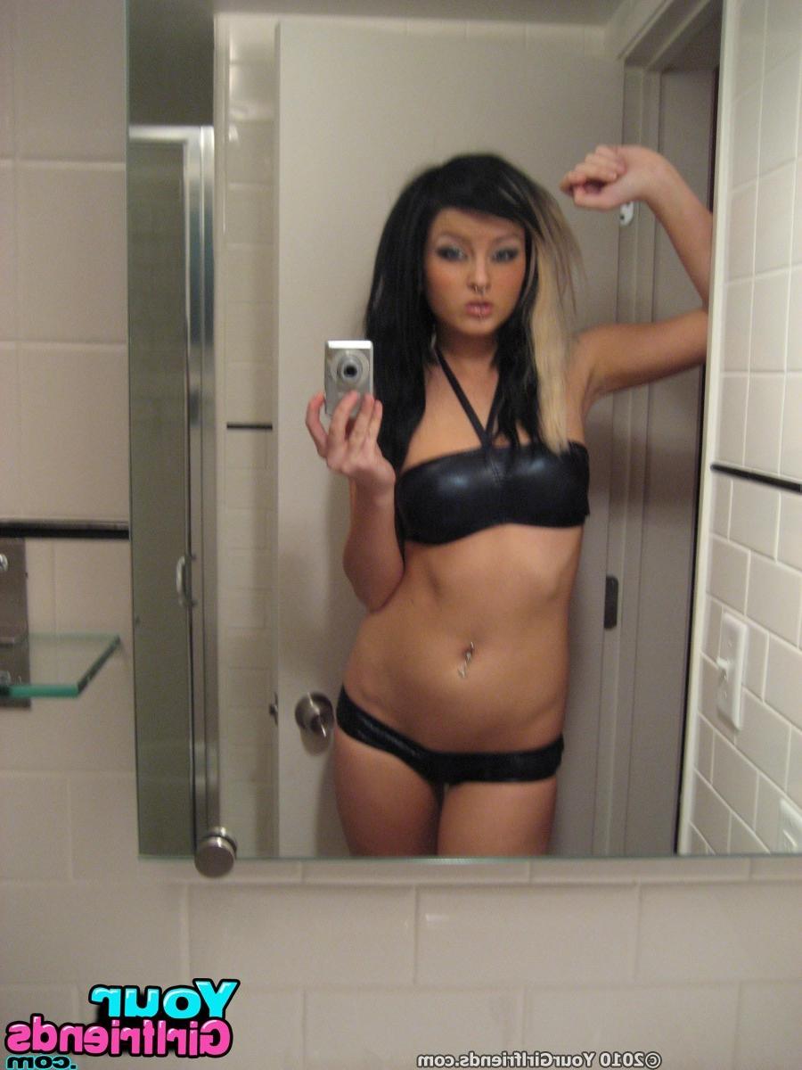 11P Emo teen snaps some mirror pics of her hot as fuck body for her BF