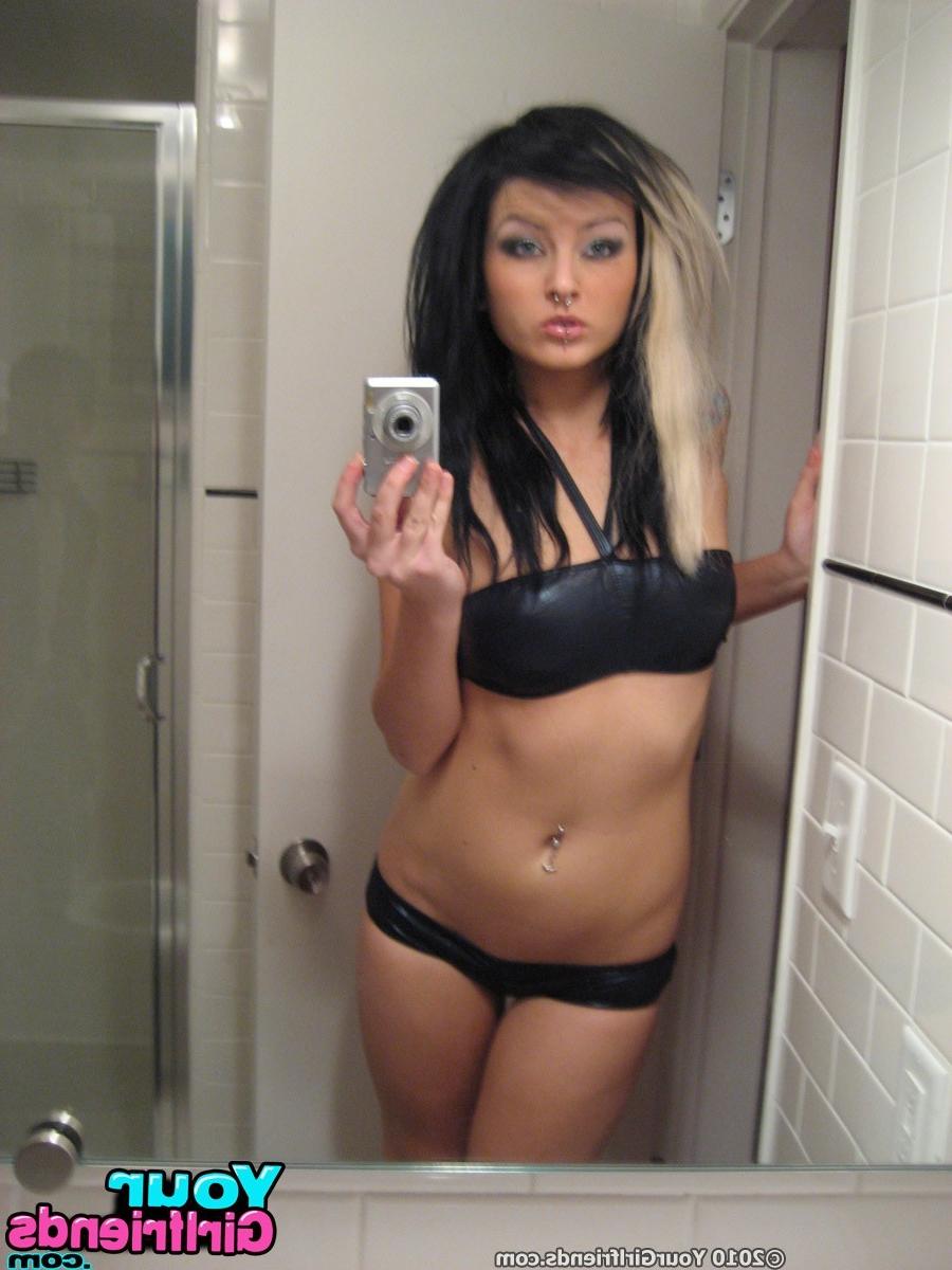 11P Emo teen snaps some mirror pics of her hot as fuck body for her BF