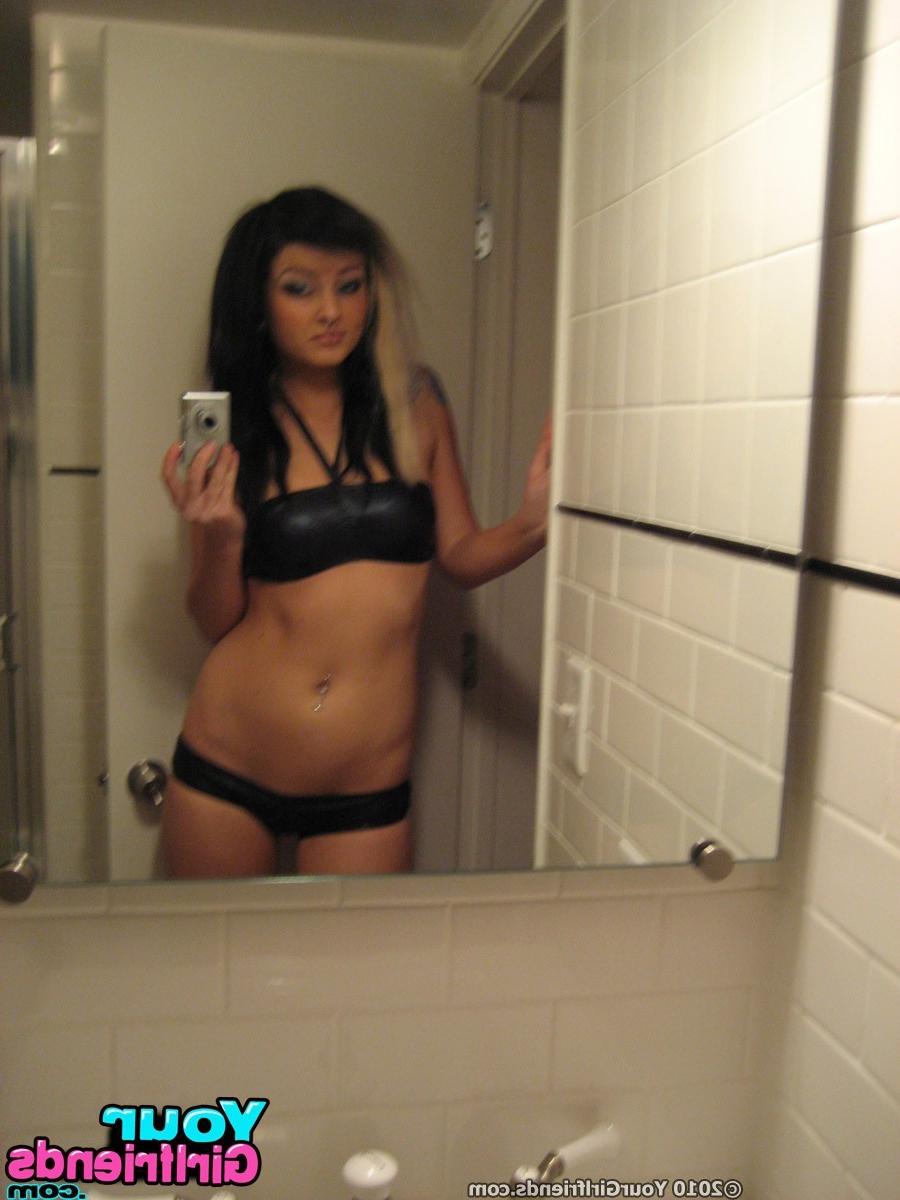 11P Emo teen snaps some mirror pics of her hot as fuck body for her BF