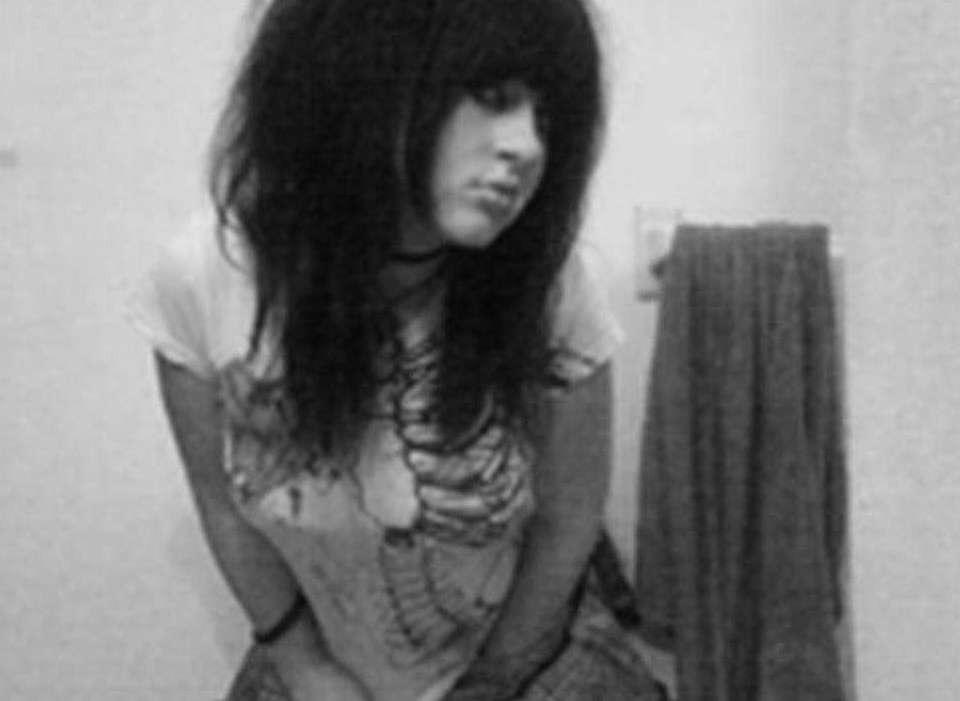 10P Hot BW photos from these emo girlfriends