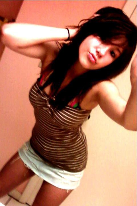 10P Collection of brunette emo babes