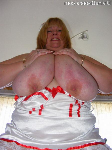 15P Mature amateur plumper Kelly showing off enormous tits