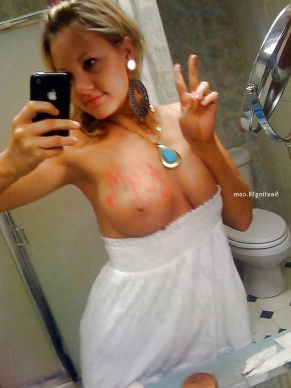 13P Amateur babes share their nude self pics