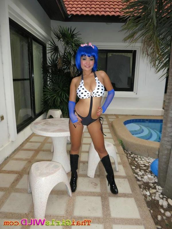 15P Emo teen shows off her hot thai body