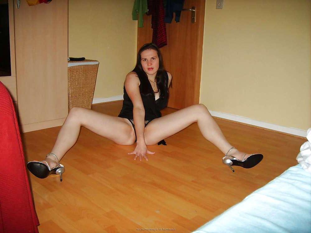 25P German gf posing and blowing