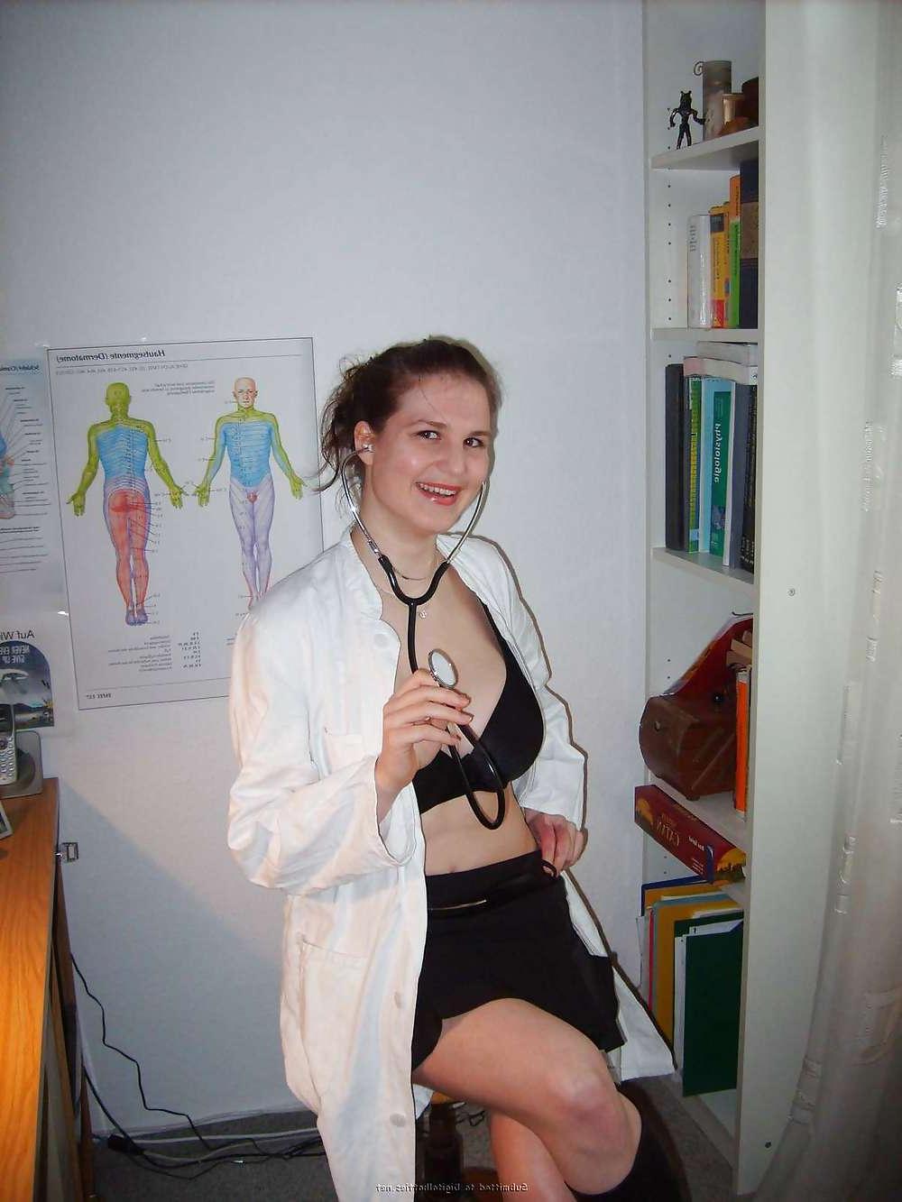25P German gf posing and blowing