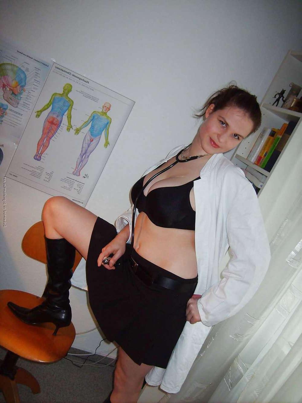 25P German gf posing and blowing