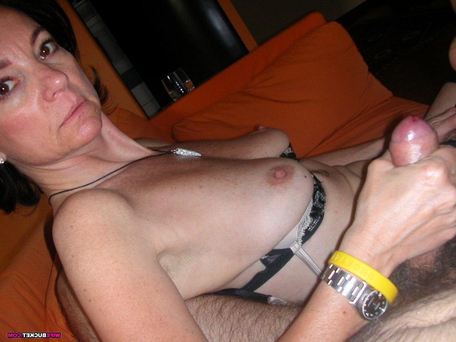 15P Pics of real amateur MILFs