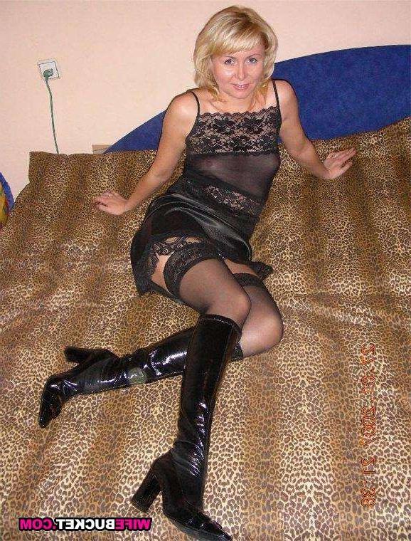 15P Submitted pics of nude amateur wives