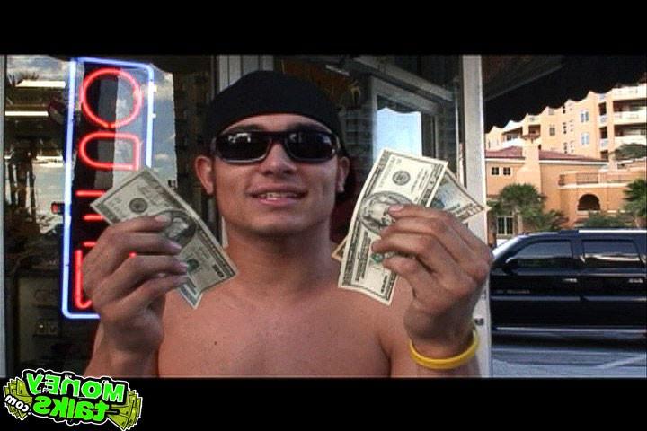 25P This hot milf department store worker gets frisky on her shift and shows us how 